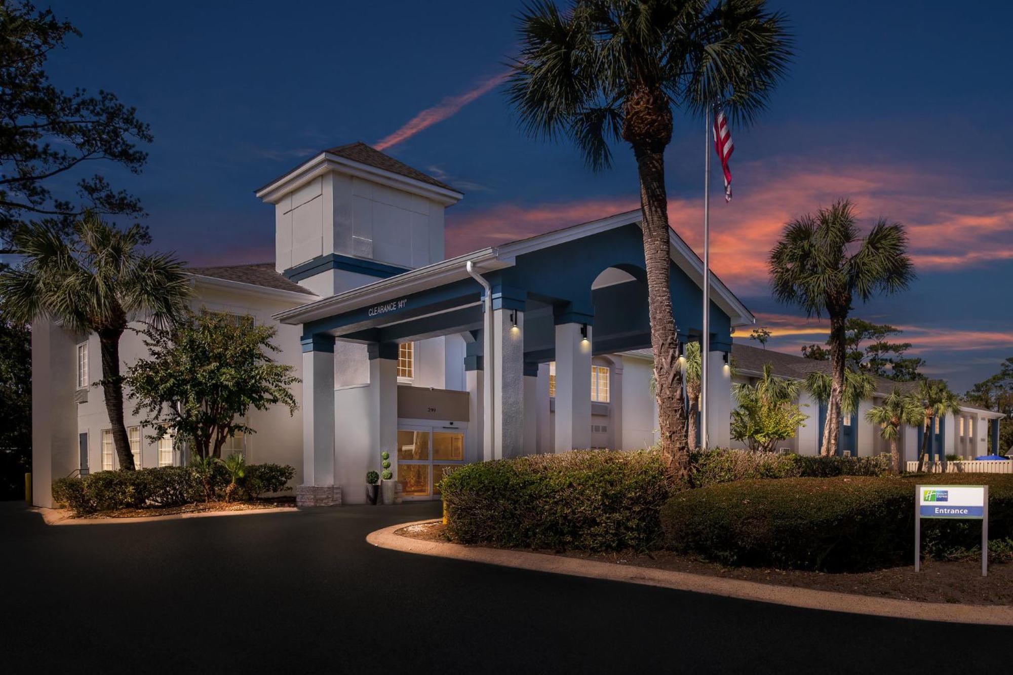 Holiday Inn Express Saint Simons Island, An Ihg Hotel St. Simons Island Exterior photo